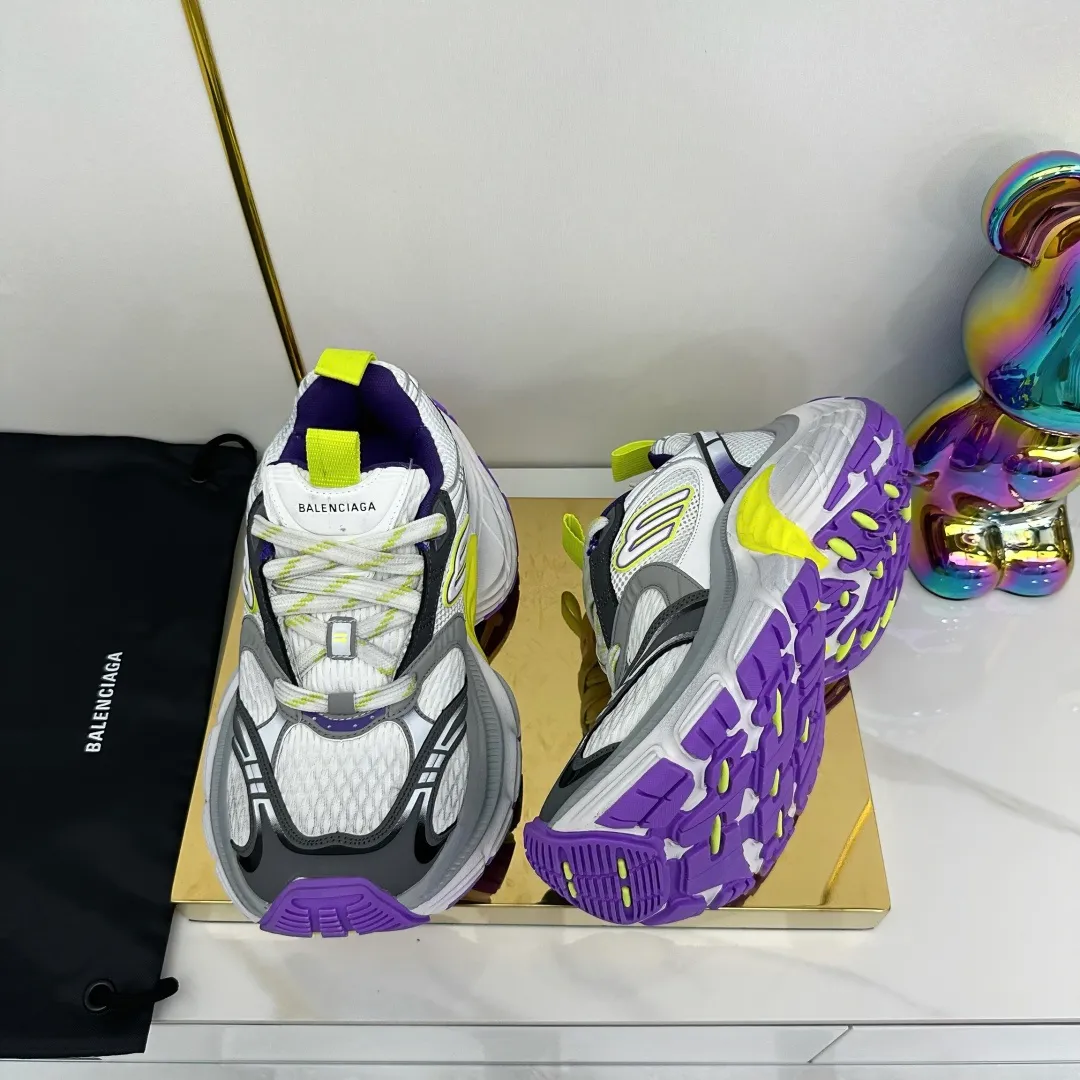 👟👟Ex-factory price 680👟👟 Balenciaga Balenciaga CARGO 6XL Sneakers Round-toe lace-up Low-cut lifestyle mesh lace-up Low-cut catwalk retro Balenciaga is always at the forefront of fashion. This model has huge size and eye-catching design. It is in line with the current "" trend. It uses an all-black color scheme to create a low-key yet gorgeous effect. The 6XL size makes it a conspicuous presence in the market. Suitable for people who pursue individuality. The products released this time once again reflect their innovation capabilities. They are made of microfiber and mesh. Its avant-garde design, exaggerated volume and reflective details give it a special silhouette. It is made of mesh material, which brings good foot feel, comfortable and breathable. The appearance still adopts the classic shape. The shoe body is fashionable and easy to wear. Item No.: 815859 W2MV2 1012 Size: 35-46